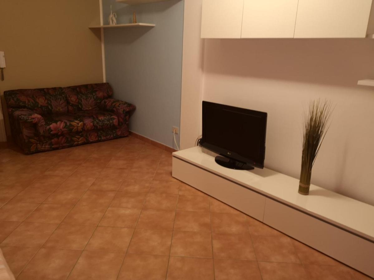 Апартаменты Andrea'S House Карбония Экстерьер фото
